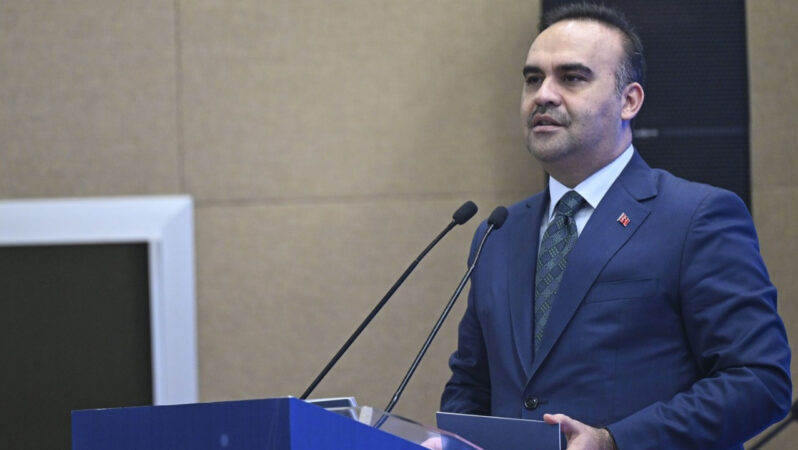 Bakan Kacır duyurdu: Bazı KOBİ’lere çalışan başına 2500 lira dayanak verilecek