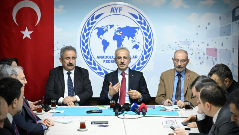 Bakan Uraloğlu: Suriye’nin havayolu ve demiryolu altyapısı Türkiye eliyle yenilenecek!