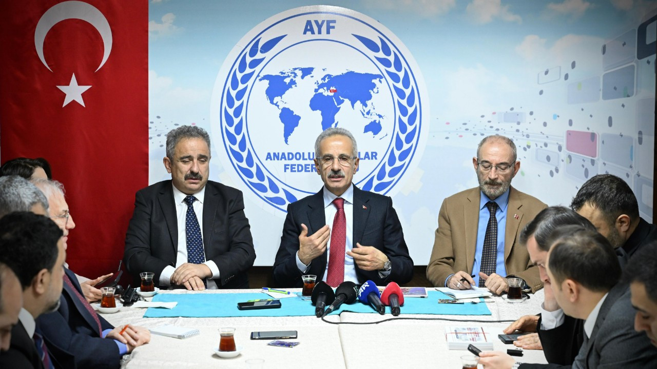 Bakan Uraloğlu: Suriye’nin havayolu ve demiryolu altyapısı Türkiye eliyle yenilenecek!