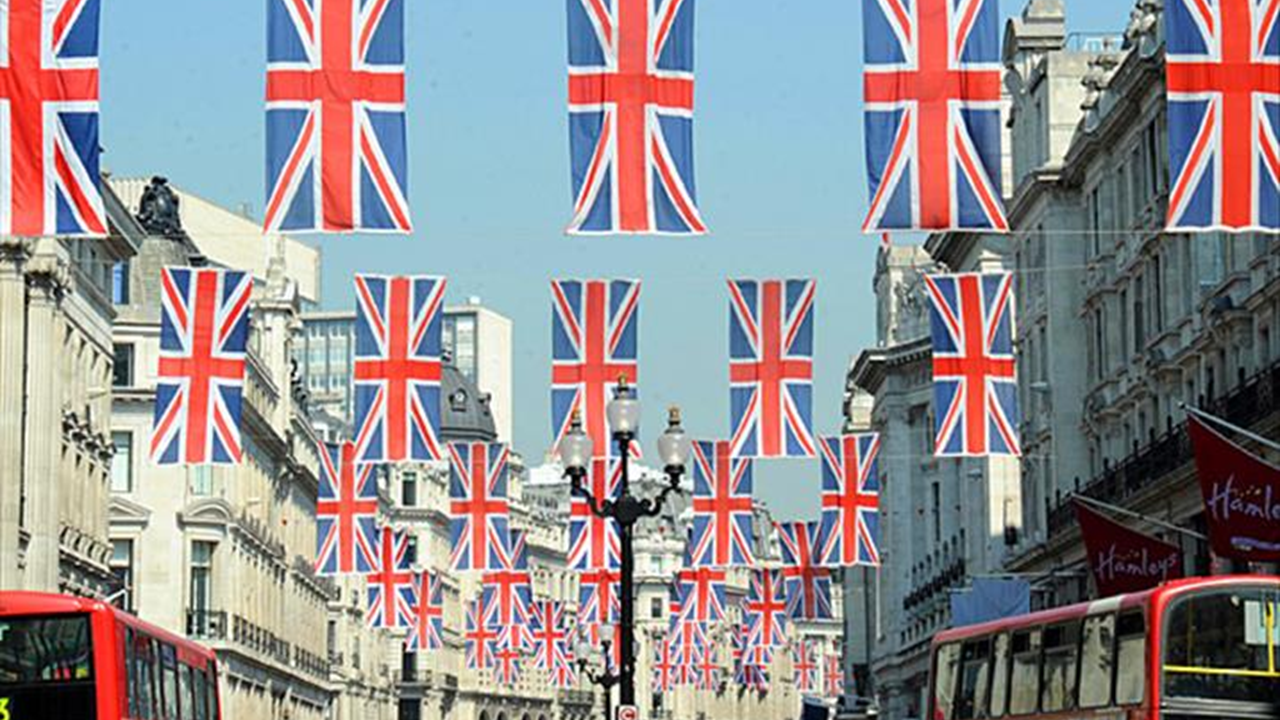 İngiltere iktisadı ekim ayında küçülmeye devam etti