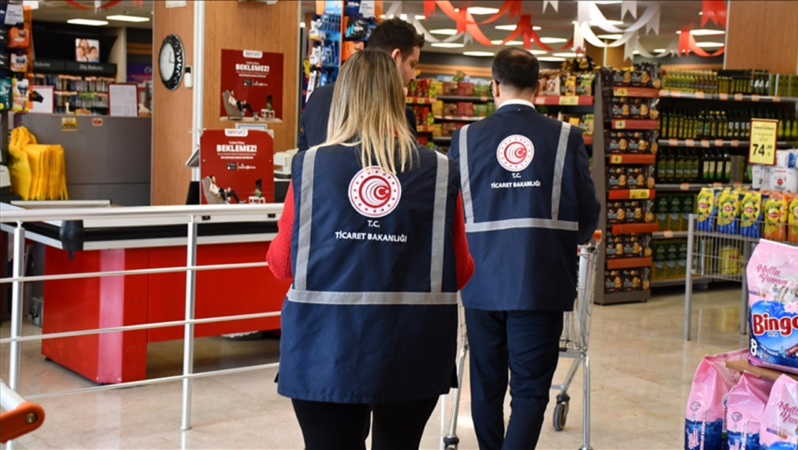 Ticaret Bakanlığı: Fahiş fiyat uygulayan işletmelere 3 günde 10 milyon TL para cezası uygulandı Ticaret Bakanlığı: Fahiş fiyat uygulayan işletmelere 3 günde 10 milyon TL para cezası uygulandı