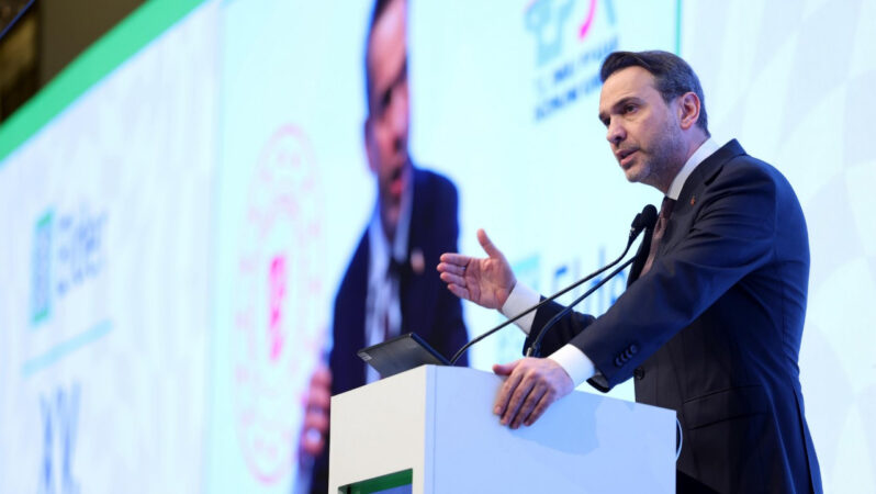 Bakan Bayraktar: 2024’te elektrikte yerlilik yüzde 70 düzeyine çıktı!