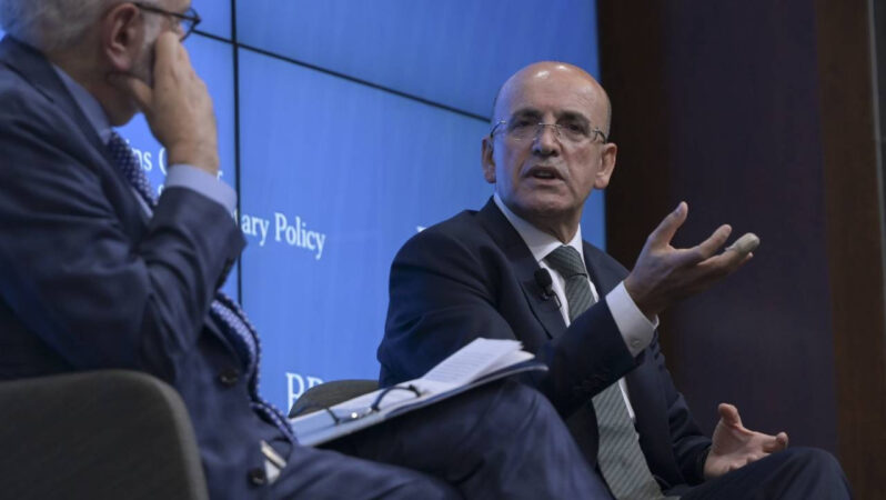 Bakan Şimşek Londra’da yatırımcılara seslendi: Dezenflasyonu arz istikametli önlemlerle destekleyeceğiz