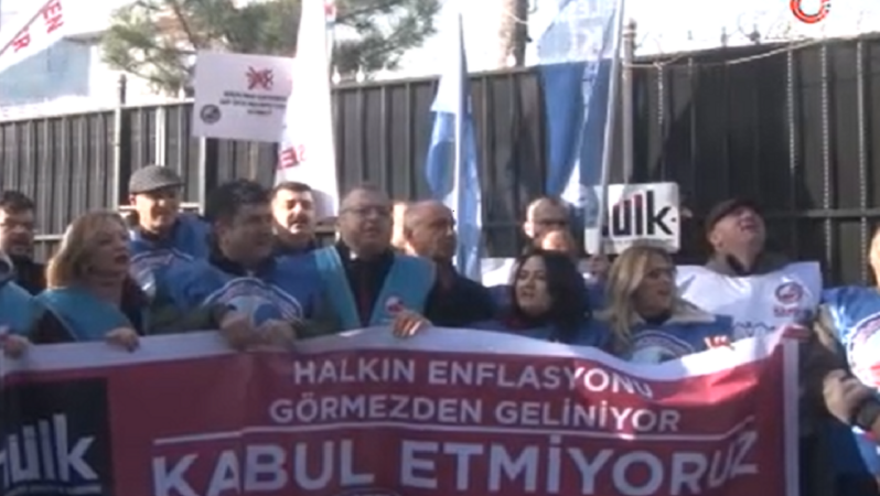 Birleşik Kamu-İş açıklanan enflasyon sayılarına reaksiyon gösterdi, TÜİK önünde aksiyon yaptı