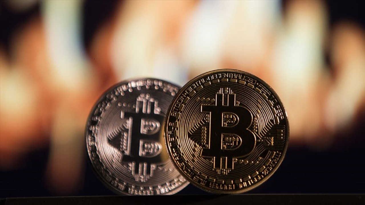 Bitcoin Düşüşü ve Gümrük Vergisi Tehditleri