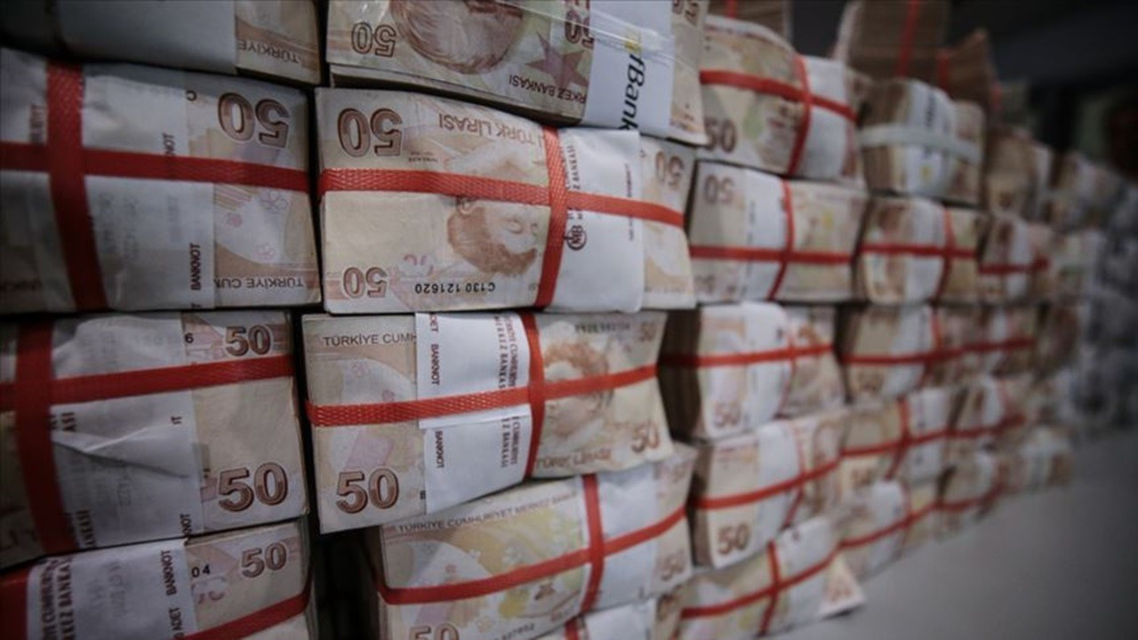 Hazine tahvil ihalesinde 49 milyar lira borçlandı
