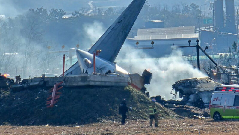 Jeju Air 179 kişinin öldüğü uçak kazasının akabinde bin 878 uçuşu askıya alıyor