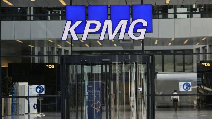 KPMG: Güç kesimindeki CEO’ların yarısından fazlası yapay zekâya öncelik veriyor