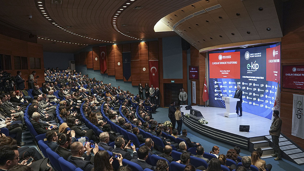 Bakan Bolat: Türkiye ekonomisinin büyüklüğü 1 trilyon 322 milyar dolara yükseldi