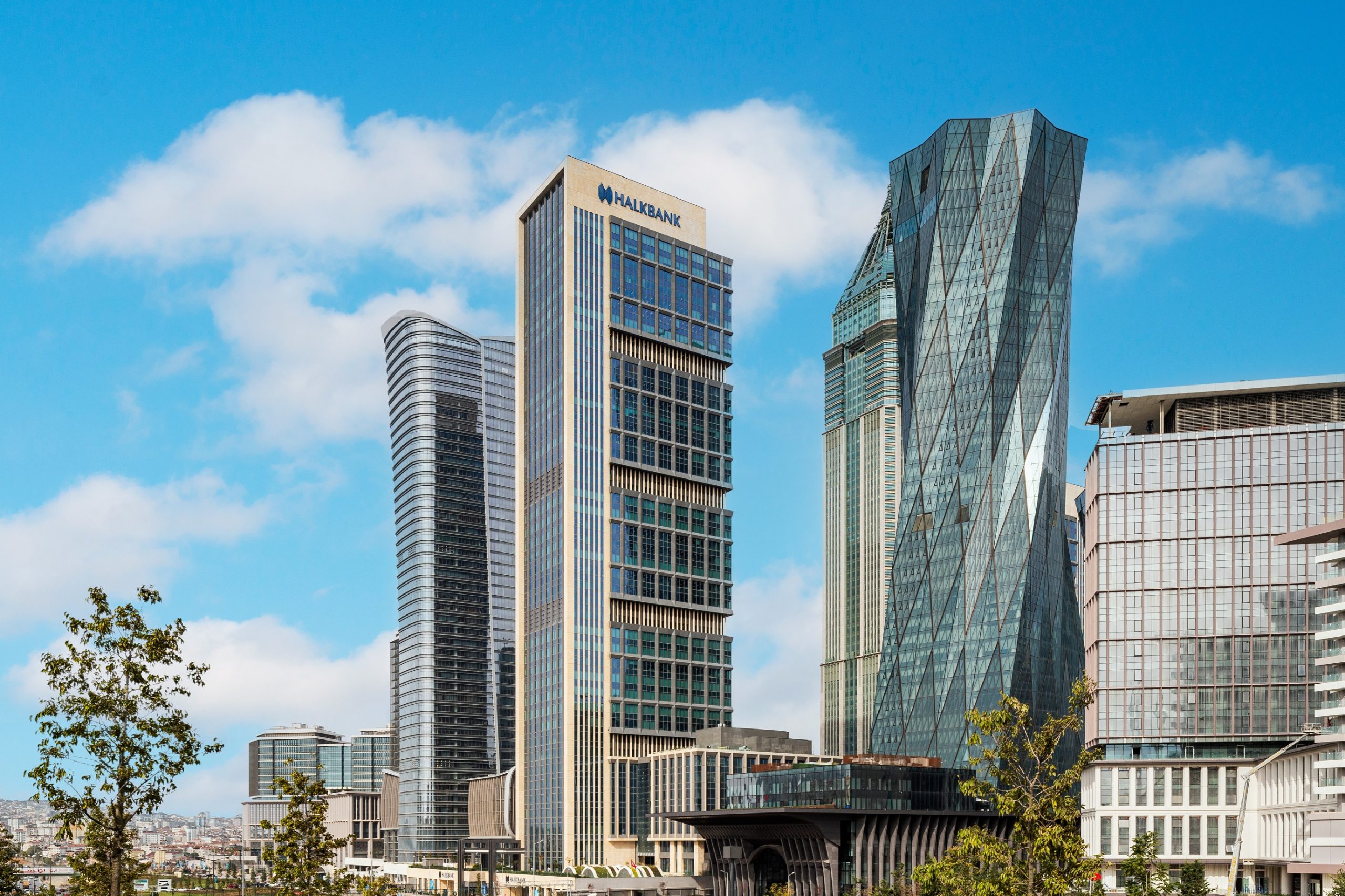 Halkbank’ın etkin büyüklüğü 3 trilyon TL düzeyine yükseldi