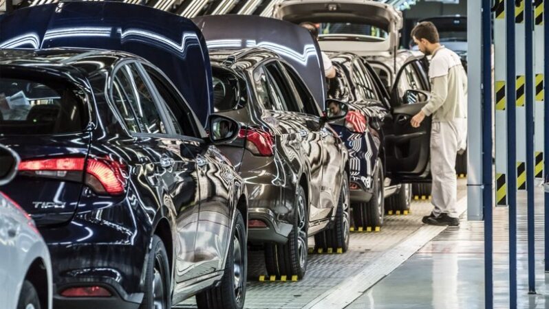 Otomotiv Endüstrisi Zorlu Süreçten Geçiyor