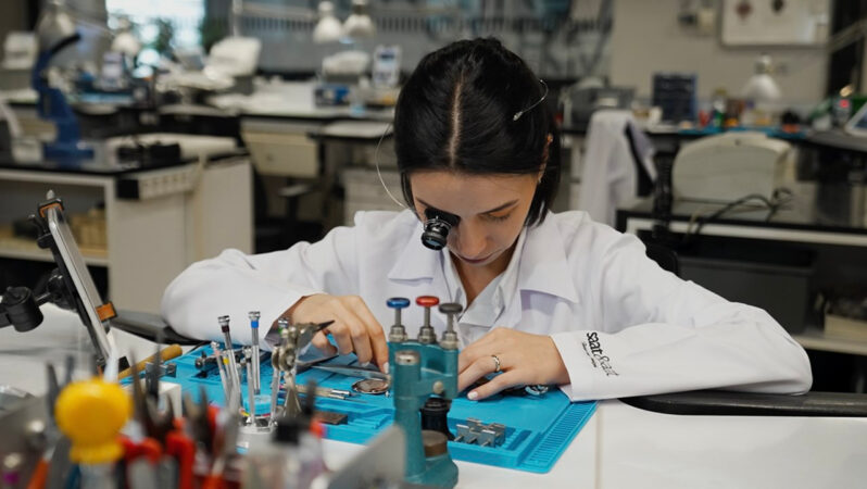 Saat&Saat, ‘İncelikli İş’ projesiyle bölüme bayan saat ustaları kazandırıyor