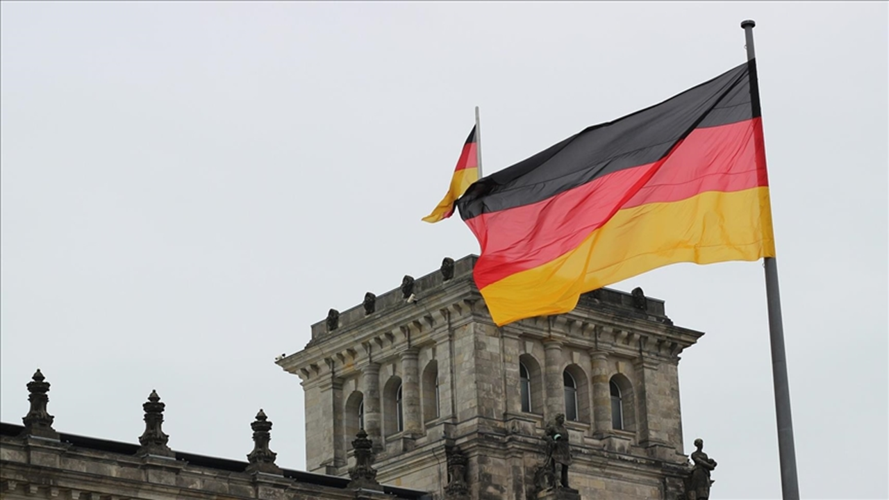 Almanya’nın 500 milyar Euro’luk savunma fonuna Yeşiller Partisi’nden itiraz! Gözler 13 Mart’ta…