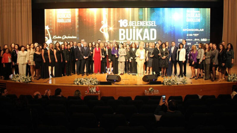 BUİKAD iş hayatında başarılı bayan mükafatları sahiplerini buldu
