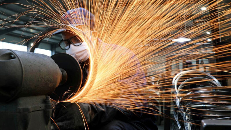 İmalattaki daralma sonlu toparlandı