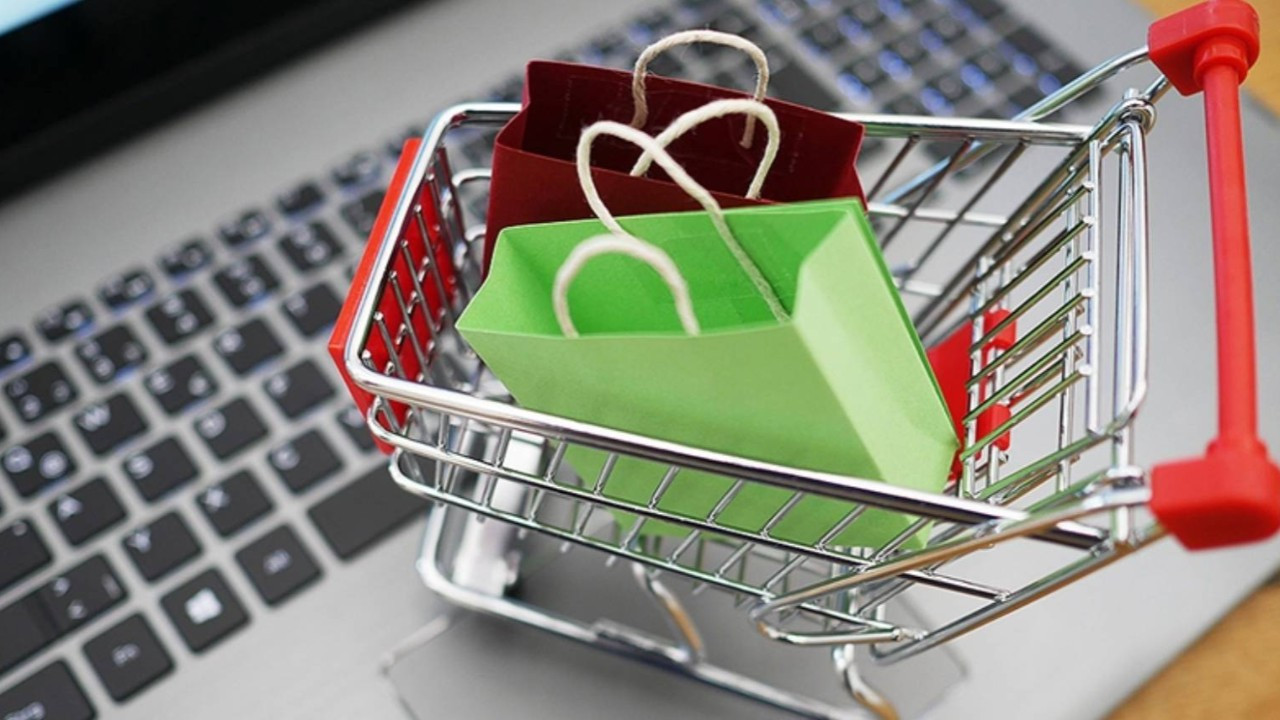 Ticaret Bakanlığı duyurdu: 2025 e-ihracat gayesi 8 milyar dolar